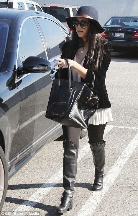 kardashian heart pregnant kourtney kardashian indulges her shopping