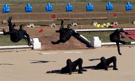 16 photos of crazy chinese paramilitary training
