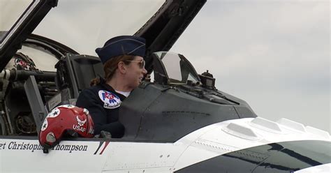 thunderbirds female pilot  fly  kc air show