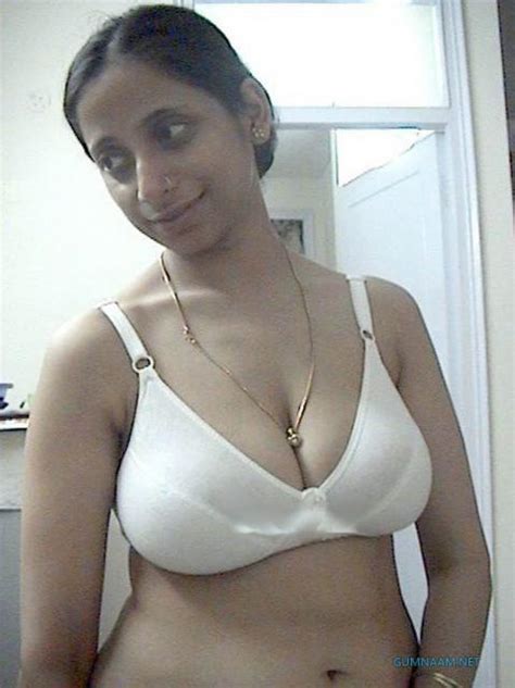 hot desi aunty actress girls images sex pics tamil mallu aunty removing blouse and bra in home