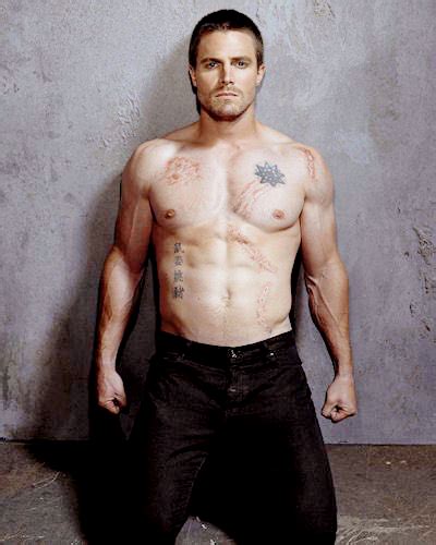 Unseen Photos Of Stephen Amell As Oliver Queen From