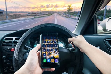 illinois drivers  face tougher penalties  texting driving wsiu