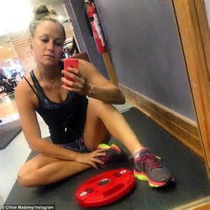Chloe Madeley Displays Enviable Abs In Workout Selfie Daily Mail Online