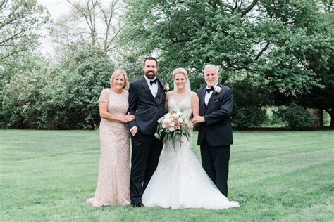 create  perfect wedding day timeline    wedding photographer brittany