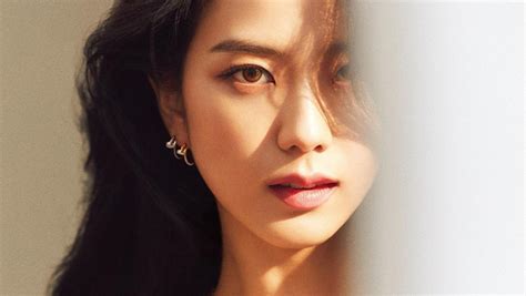 Blackpink S Jisoo Causes Jaw Drop With January Issue Photos Of Elle