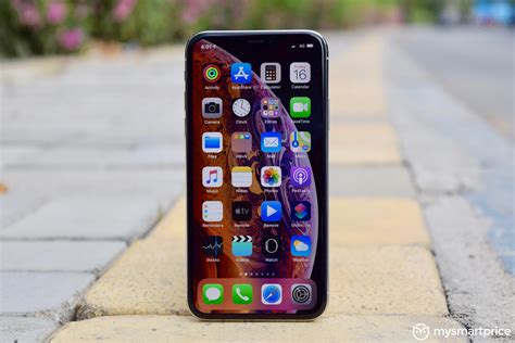 apple iphone xs review great performance  higher price mysmartprice