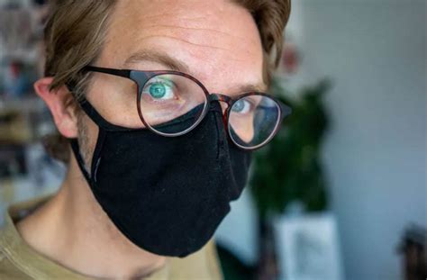 how to keep your glasses from fogging up when you wear a mask