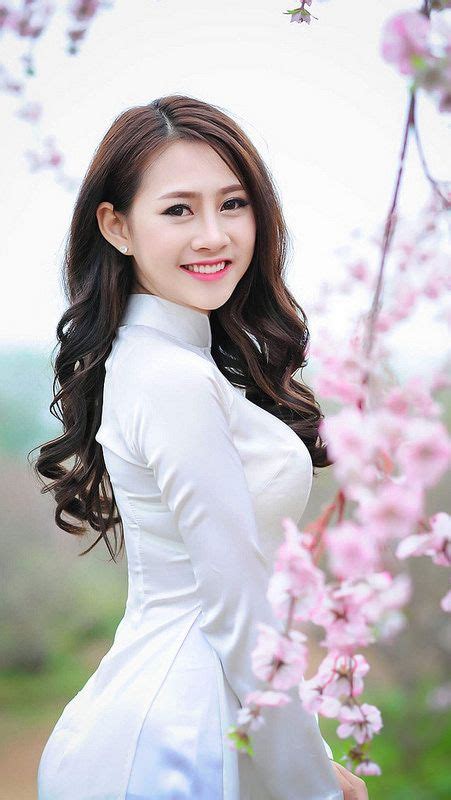 10 Vietnamese Traditional Ao Dai Beauty