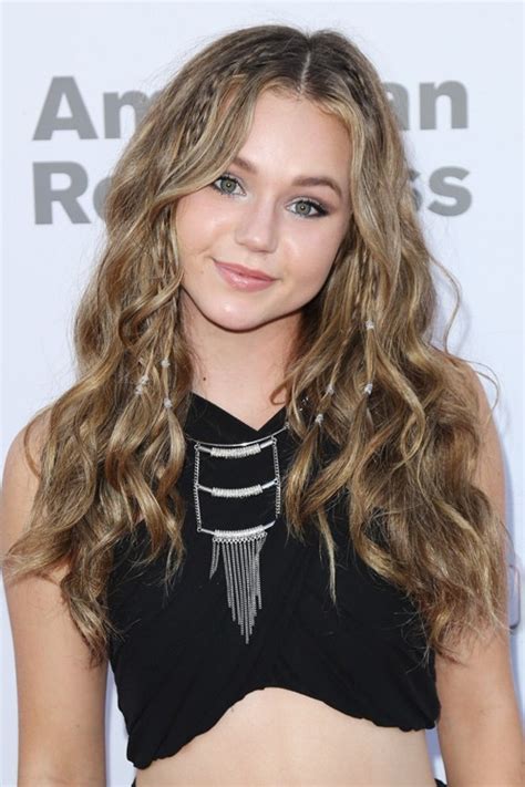 Brec Bassinger S Hairstyles And Hair Colors Steal Her Style