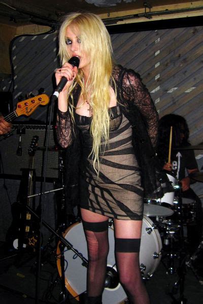 Taylor Momsen Looks Way Too Sexy For Her Age 14 Pics