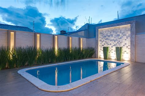piscina  painel moisaco rocatto branco  iluminacao outdoor decor outdoor home decor