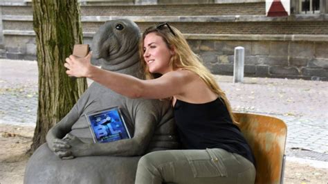 beelden in leiden 2016 homunculus loxodontus van margriet van breevoort wint publieksprijs youtube