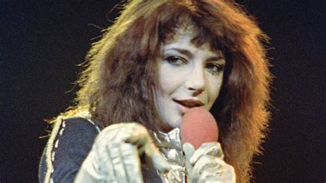 kate bush facts wuthering heights singer s career husband and son revealed smooth
