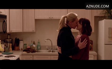 alexis bledel katherine heigl lesbian scene in jenny s wedding aznude