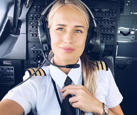 Pin By Jt On Ladies Pilot Female Pilot Flight Attendant Uniform