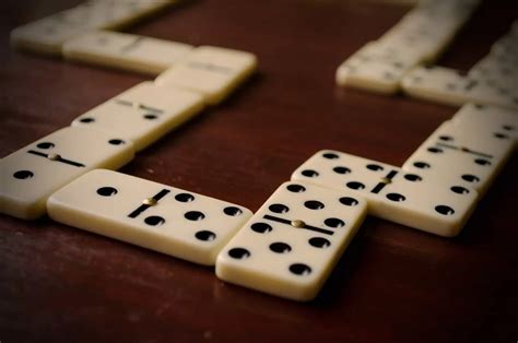 hoe speel je domino speluitleg spelregels bordspellen