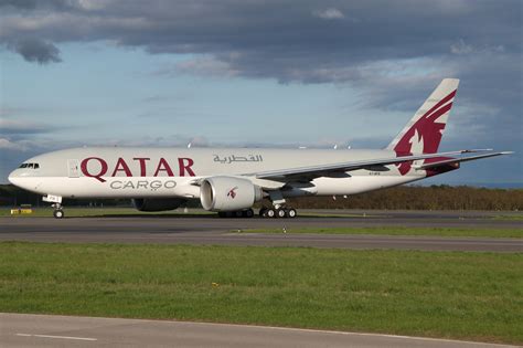 fileboeing  fdz qatar airways cargo jpjpg wikimedia commons