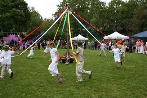 maypole dream  true woolymossroots