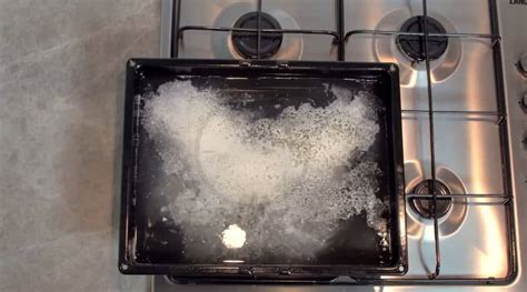How To Clean Oven Tray Easy And Quick Ways