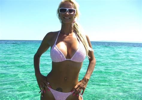 Hot Girl In Bikini Picture Ebaums World