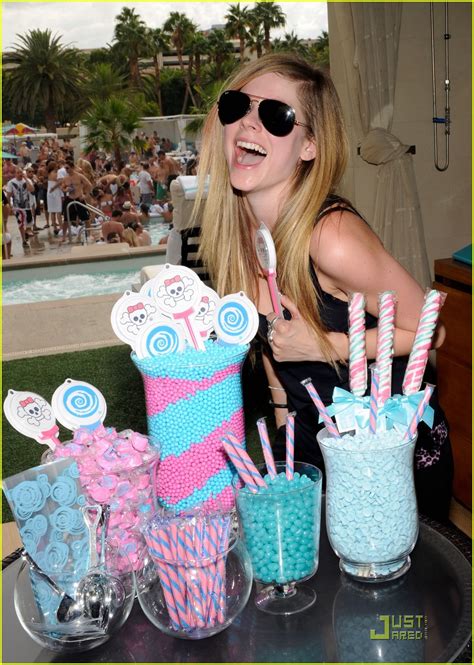 avril lavigne wet birthday babe photo 2484550 avril lavigne pictures just jared