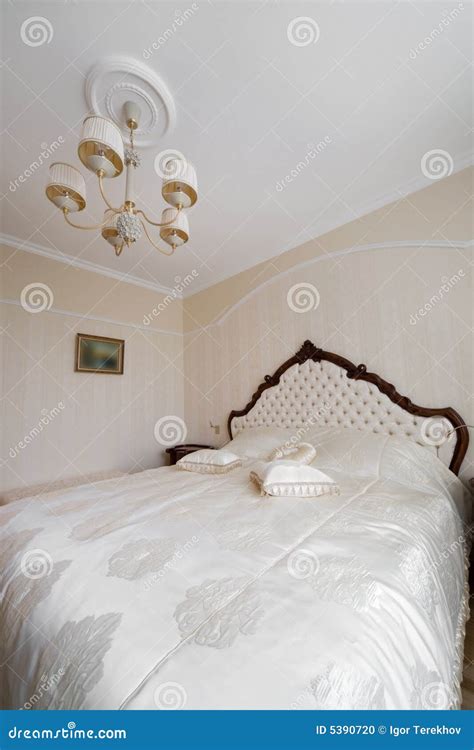 wide bed picture image