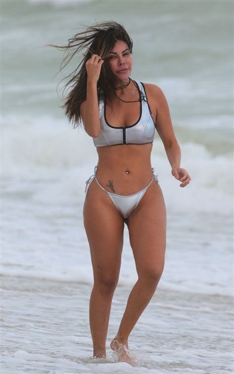 Liziane Gutierrez Flash Her Sexy Ass At Miami Beach 21