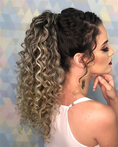 peinados fáciles para mujeres con cabello chino