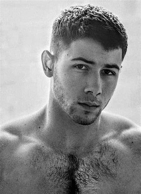 nick jonas erkek sac modelleri killi erkekler erkek tarzi