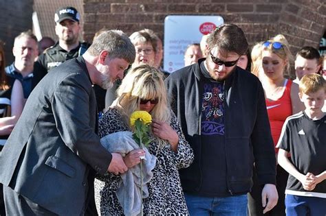 devastated mum of teenage manchester terror attack victim georgina callander breaks down at