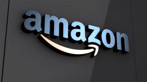amazon holds jobs day  fall river distribution center wjar