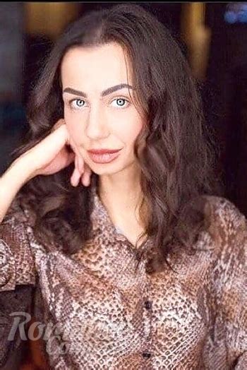 date ukraine single girl renata green eyes brunette hair 32 years