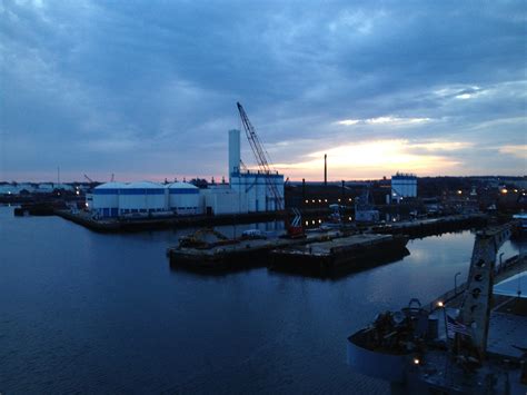 remember  giant crane   fore river shipyard boston harbor beaconboston harbor beacon