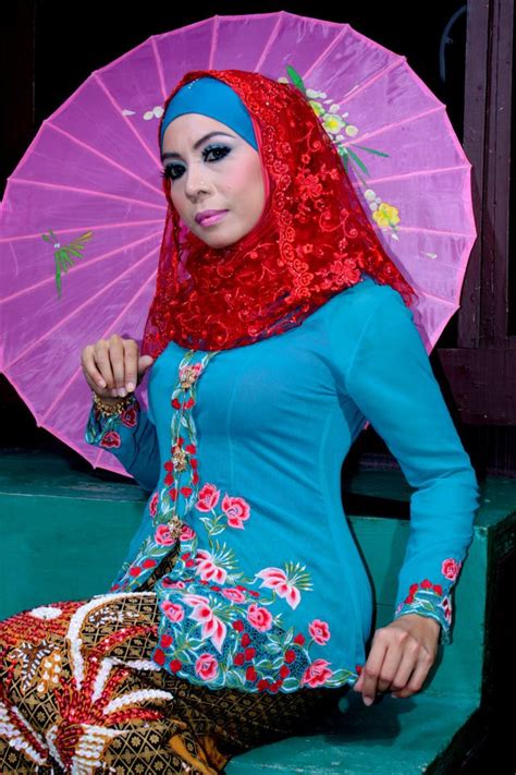 Gadis Melayu Pakai Baju Kurung Ketat Cantiknya Kavita Sidhu Berkebaya