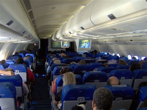 passenger pees on people during flight to portland complex