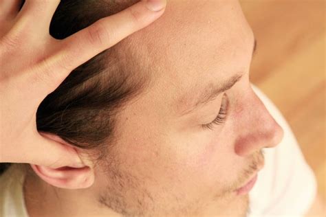 how to massage pressure points in the ears