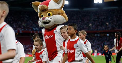 word jij mascotte bij ajax cambuur