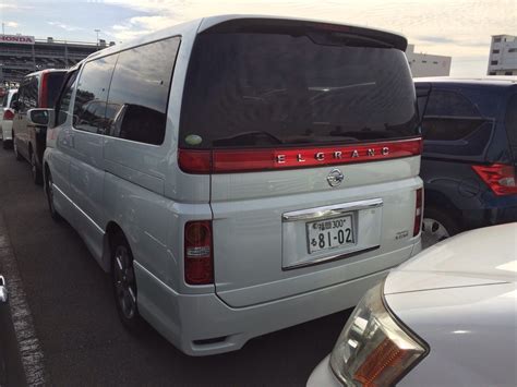 nissan elgrand   wd highway star  seater prestige motorsport