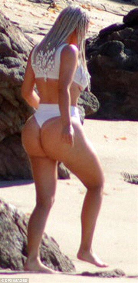 Kim Kardashian Showed Her Big Ass In Malibu Scandal Planet