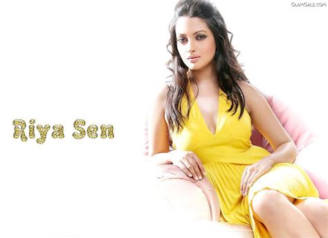 click to enlarge new sexy riya sen 1024x744 wallpaper