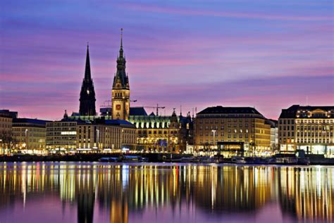 hamburg  port city   difference tourismde