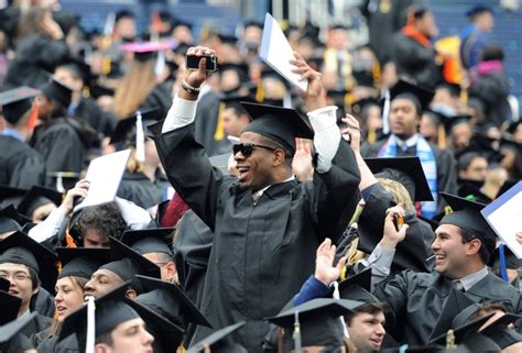 4 000 Seniors Withstand Cold At University Of Michigan Graduation