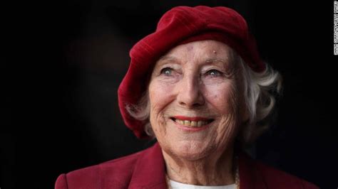 Vera Lynn Singer And British Forces Sweetheart Dies Aged 103 Cnn