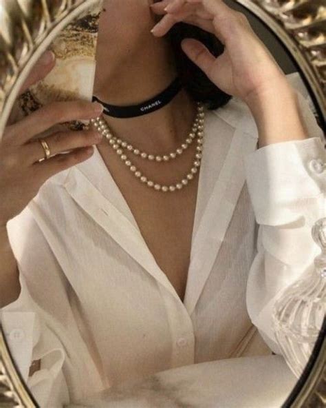 17 Beautiful Outfits With Pearls Aesthetic