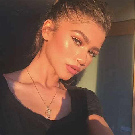 celebrity selfies on twitter zendaya s selfie