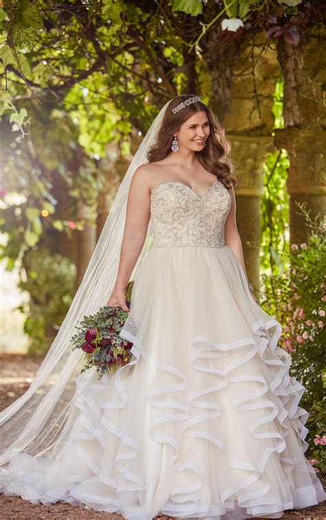 princess ball gown plus size wedding dress with sweetheart