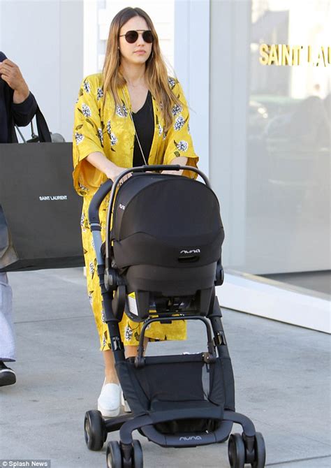 jessica alba steps out for shopping spree in beverly hills daily mail