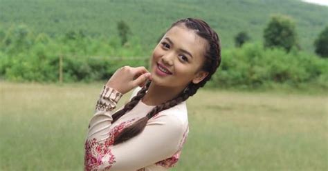 Shwe Mhone Yati In Myanmar Fashion Outfit