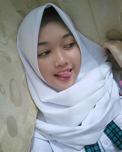 hijab nyepong twitter search video bokep ngentot