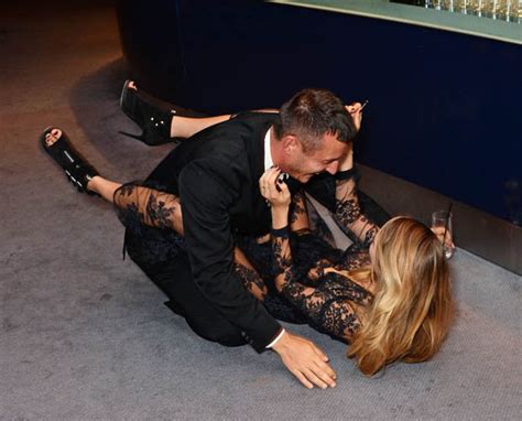 cara delevingne falls over on drunken night out with daisy